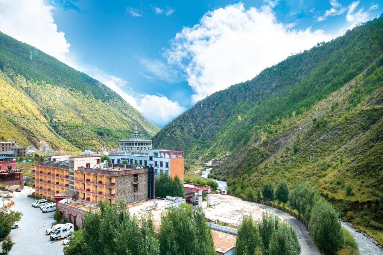 Отель Ramada Encore Daocheng Yading Экстерьер фото