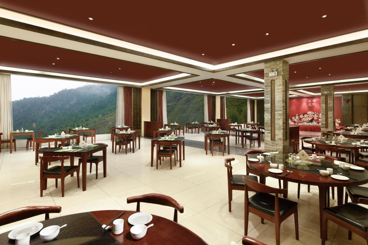 Отель Ramada Encore Daocheng Yading Экстерьер фото