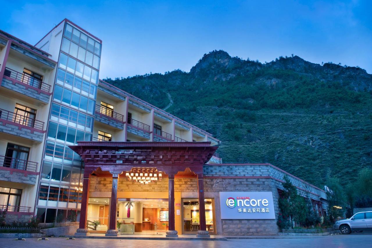 Отель Ramada Encore Daocheng Yading Экстерьер фото