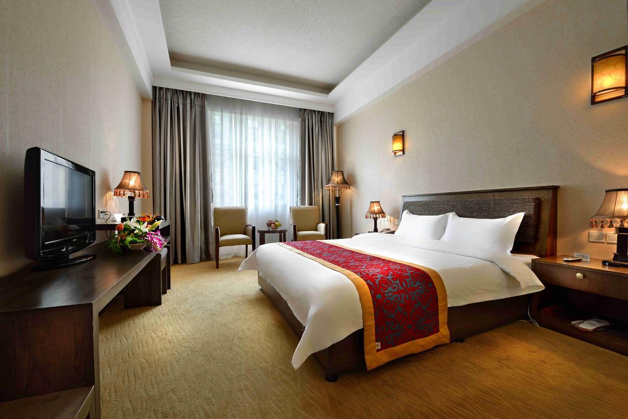 Отель Ramada Encore Daocheng Yading Экстерьер фото