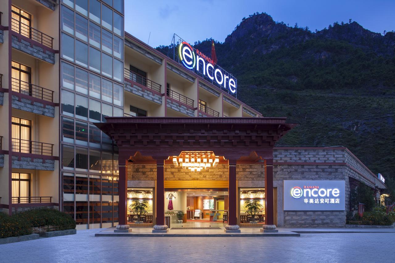 Отель Ramada Encore Daocheng Yading Экстерьер фото