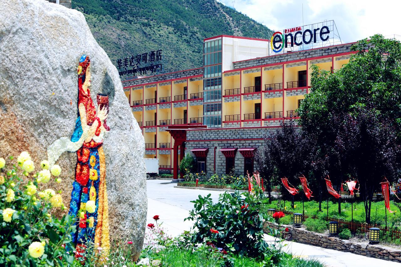 Отель Ramada Encore Daocheng Yading Экстерьер фото