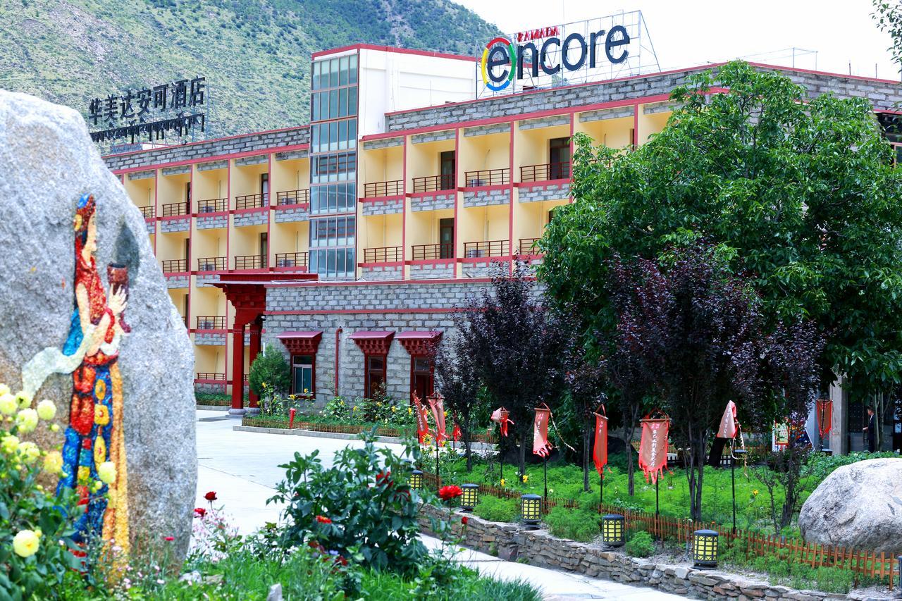 Отель Ramada Encore Daocheng Yading Экстерьер фото