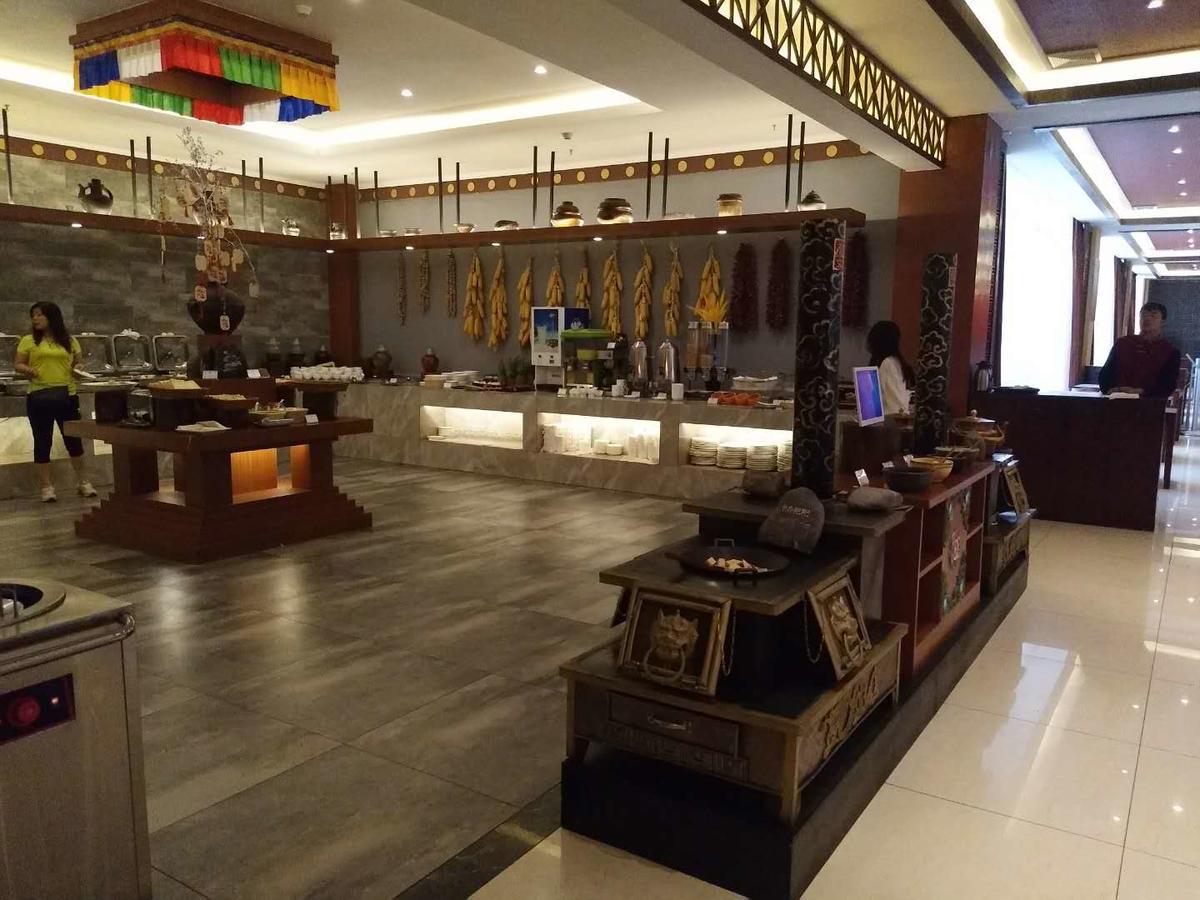 Отель Ramada Encore Daocheng Yading Экстерьер фото